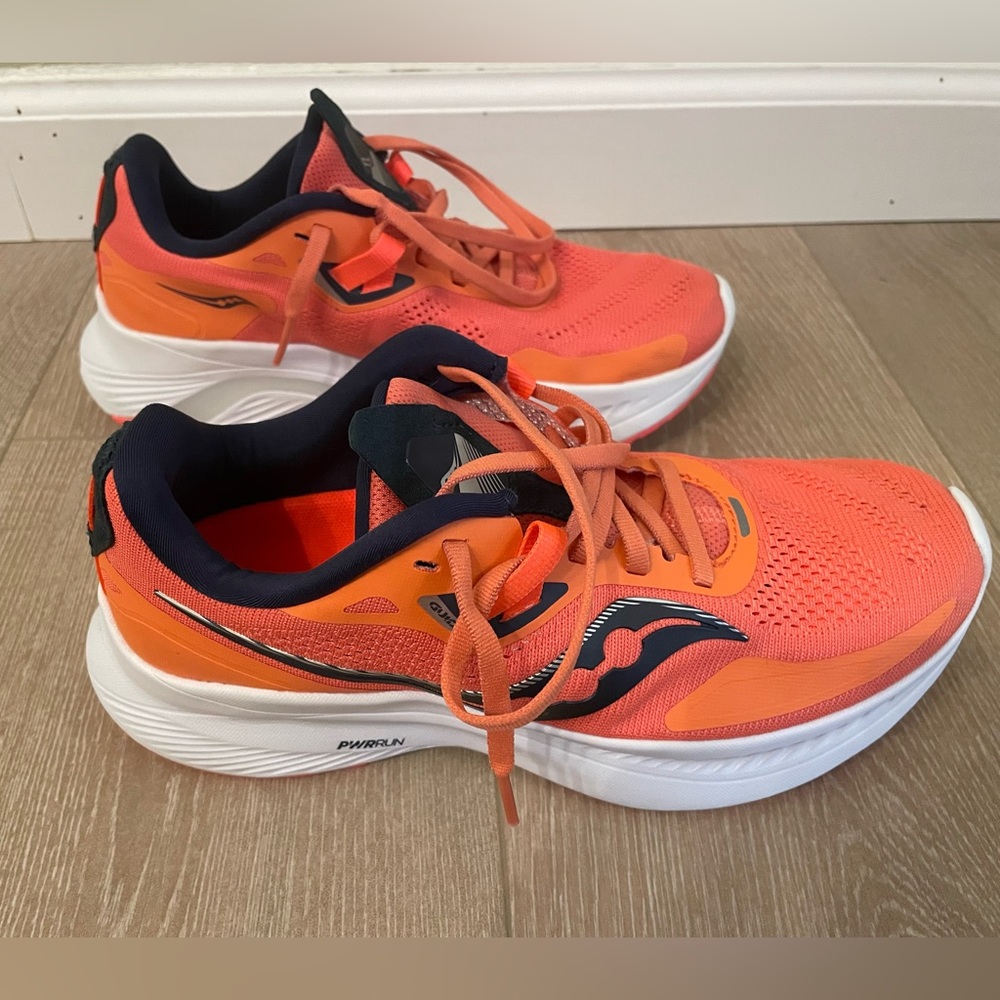 Saucony Guide 15 Womens Size 7 Running Shoes Orange Athletic Sneakers EUC